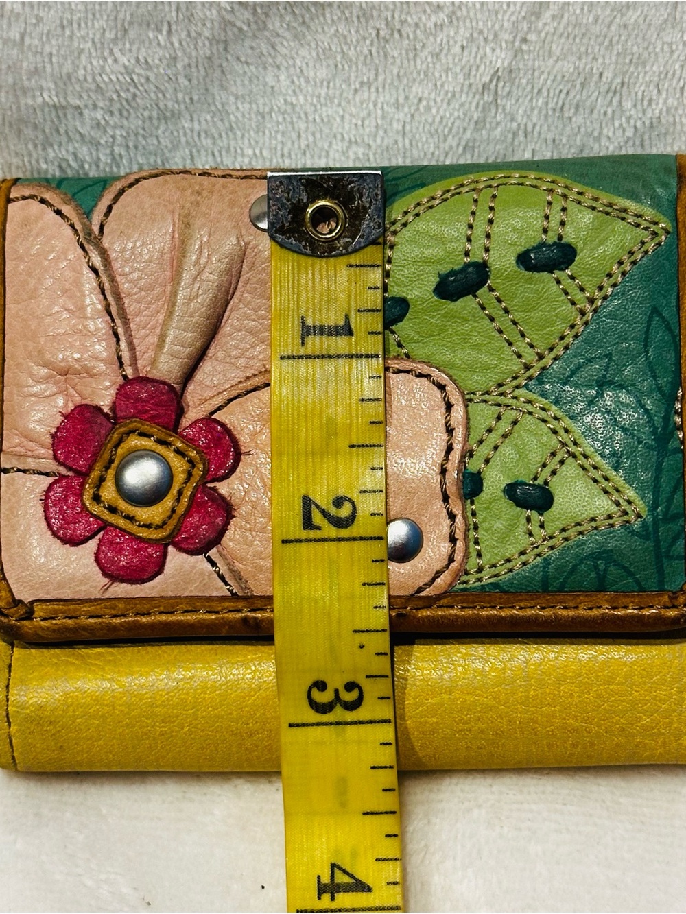 Fossil leather trifold wallet L floral applique details Trifold Vtg Yellow Boho - Picture 9 of 10